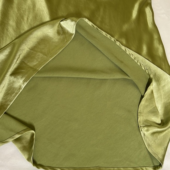 Princess Polly Haley Satin Green Halter Dress. Size US 4
NWOT. - Picture 13 of 13